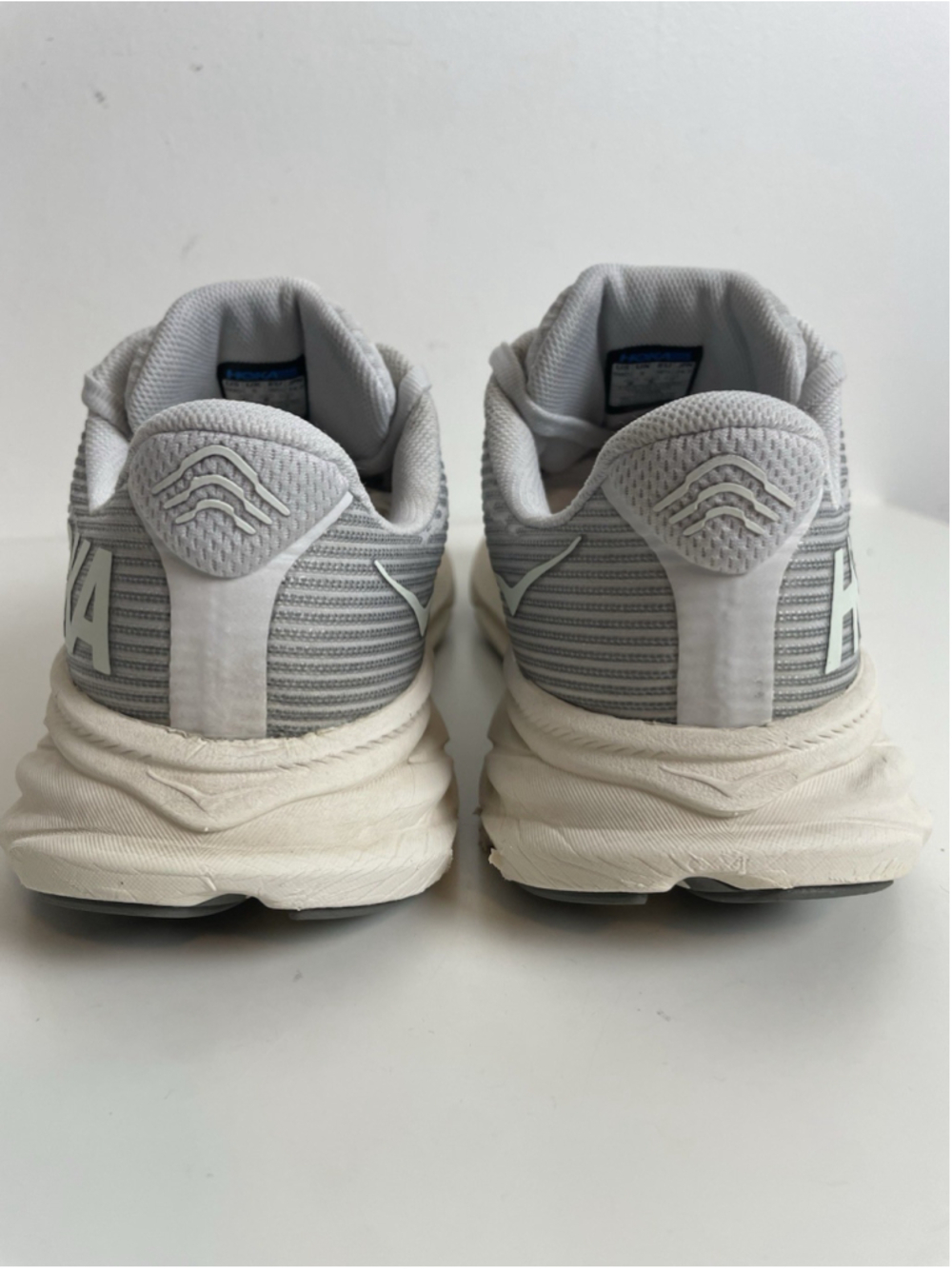 Hoka Clifton 9 Youth Kids Size 6MD Fits Women’s 7.5-8 Grey Silver Running Shoes - Picture 4 of 11